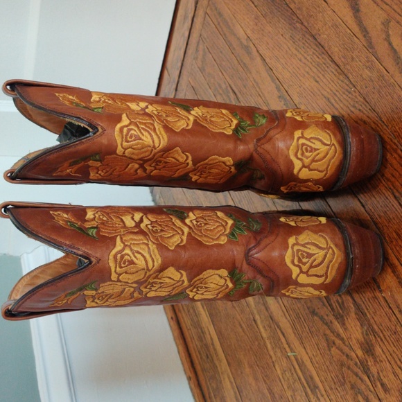 Corral Embroidered Yellow Rose Cowboy Boots - Picture 3 of 8